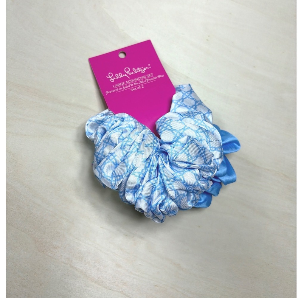 Lilly Pulitzer Large Scrunchie Set Soleil It On Me Frenchie Blue 2 Pack NWT - Picture 3 of 4